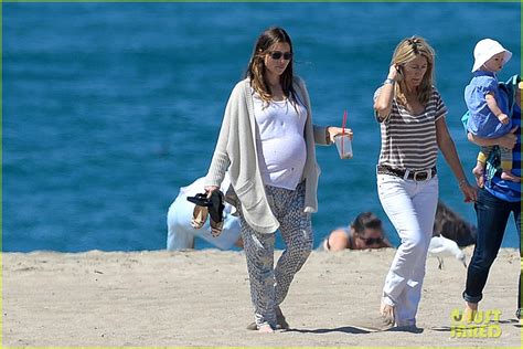 Pregnant Jessica Biel Skips Her Bikini On The Beach Photo 3333910