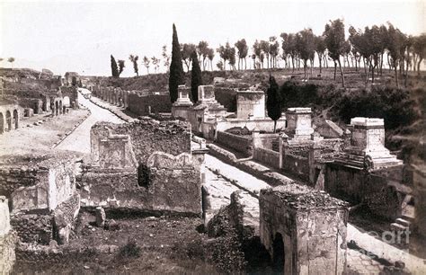 Pompeiis Street Of Tombs Photograph By Bettmann Pixels