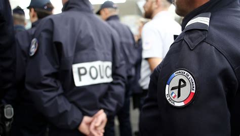 Les Policiers Clermontois Rendent Hommage à Leurs Collègues Assassinés Sauvagement France Bleu