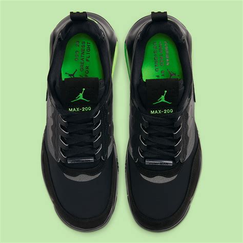 This jordan air max 200 features a black and green color combination which resembles that of the classic 'altitude green' air jordan 13. Official Images: Jordan Air Max 200 Altitude Green ...