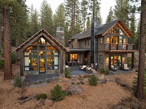 Pin By Alongthewayoflife On Homes Hgtv Dream Homes Rustic Houses