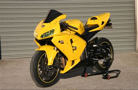 It's down to the handling. 2005 Honda CBR600RR | Ducati motorcycles, Sport bikes ...