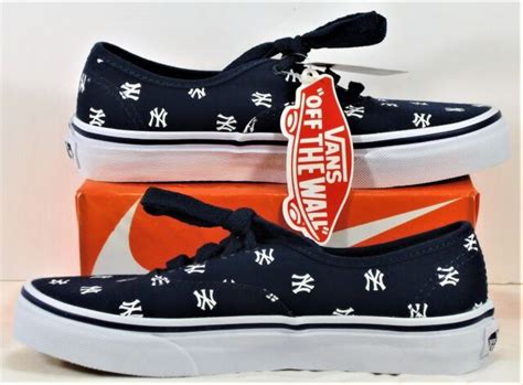 Vans Mlb New York Yankees Baseball Navy And White Canvas Shoes Sz 2y New