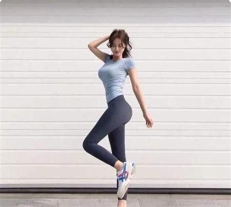 韩国美女拥有精致的五官 完美的身材 好身材是怎样塑造的 蛋白粉 小姐姐 健身 新浪新闻