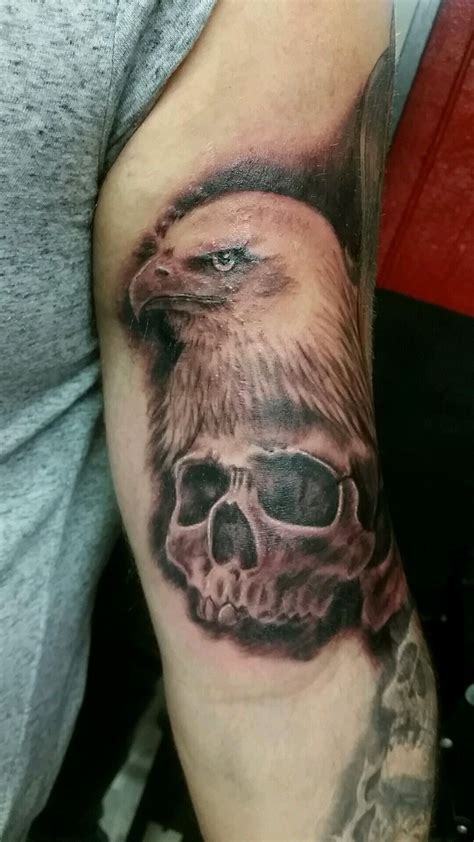 örn Eagle Skull Döskalle Tatuering Tattoo Ink Inked
