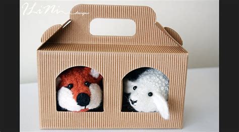 T Box Of Two Cute Animals Can Be Either A Toy Decoration