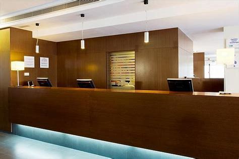 Each has tea and coffee making facilities and satellite tv channels. Hotel Holiday Inn Express Sant Cugat, Sant Cugat del ...