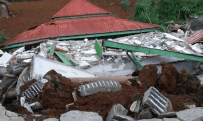 Beberapa contoh bencana alam geologi misalnya gempa. Puisi Tentang Bencana Alam Gempa Bumi Di Lombok Nusa ...