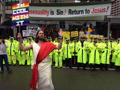 Jesus Doppelganger Captures World S Attention After Pride Appearance