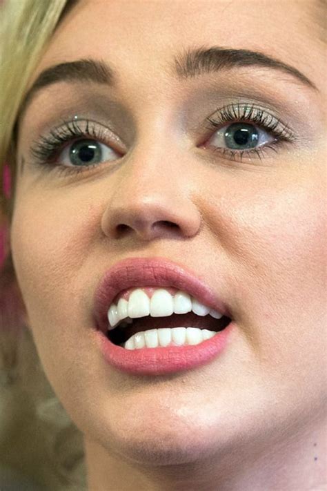 Miley Cyrus Mulheres Dentes Mulheres Lindas