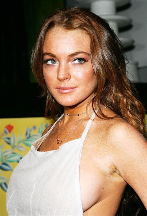 Lindsay Lohan Nice Sideboob Paparazzi Pictures And Showing Her Big Tits