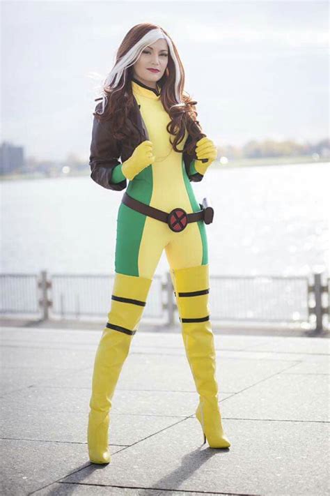 Pretty Lush Cosplay As Rogue More Cosplay Comic Con Rogue Cosplay Superhero Cosplay Cosplay