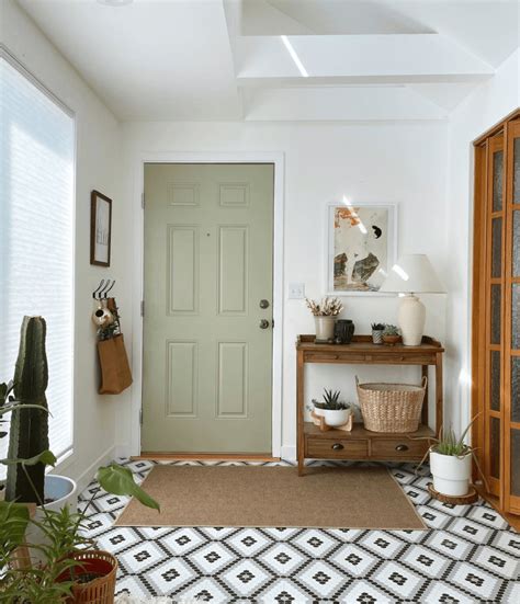 4 Design Experts Share Their Favorite Colors For Interior Doors