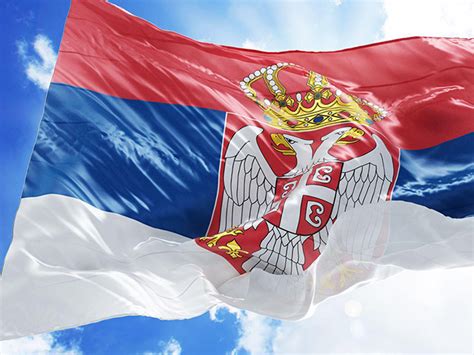 ВЕЛИКА ХОЧА: Скинута застава Србије са споменика несталим Србима | ИСКРА
