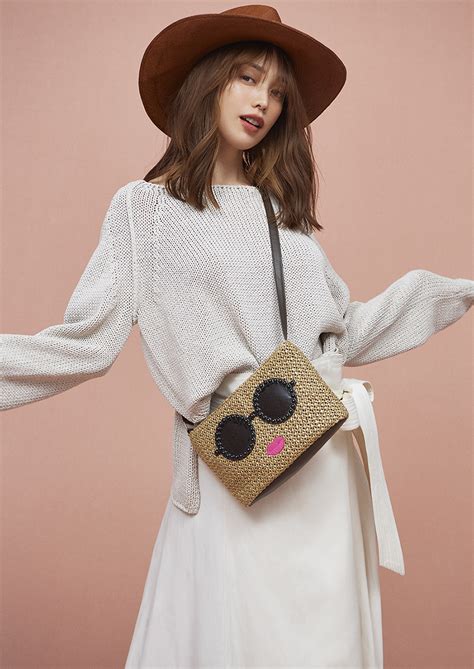 The bags are made with needles of wool, yarn, cotton, ideal for any occasion, a great gift you will love! 『a-jolie BASKET SHOULDER BAG BOOK』カバー＆誌面に出演しました | 蛯原友里 ...