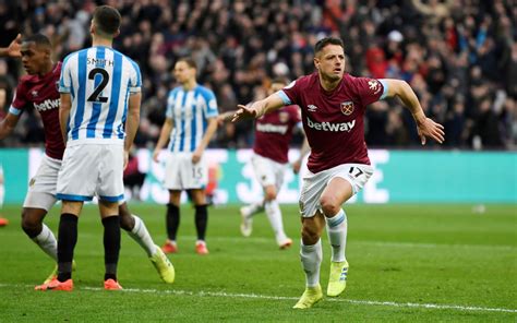 Javier Hernandez Heads Two Late Goals For West Ham To Deny Huddersfield A Rare Win Chris Lowe