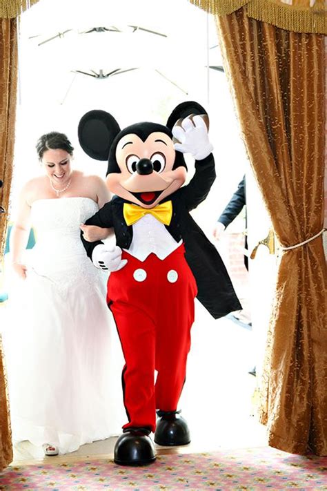 25 Ideas For A Mickey And Minnie Inspired Disney Themed Wedding