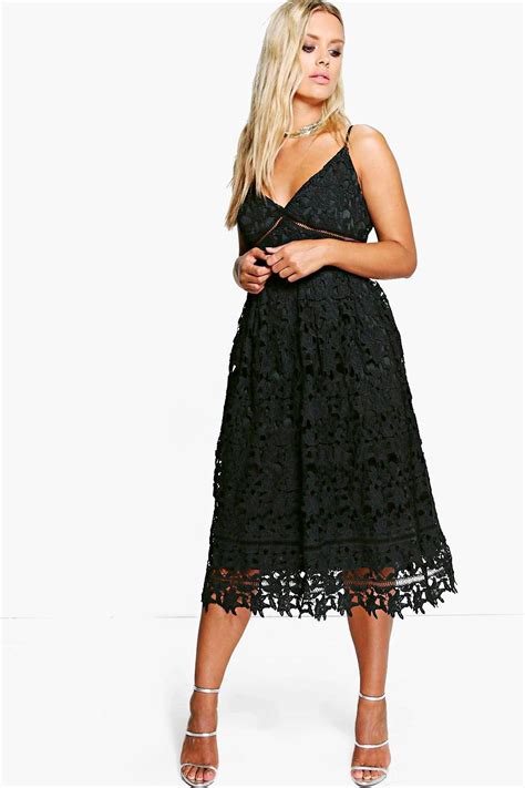 Boohoo Womens Plus Size Leila Applique V Neck Lace Skater Dress