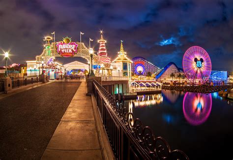 Full Moon Over Paradise Pier Disneyland Resort Disney Cali Flickr