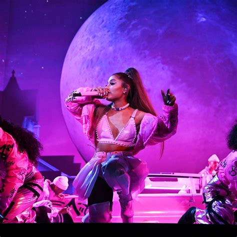 Ariana Grande Tour Wallpapers Top Free Ariana Grande Tour Backgrounds Wallpaperaccess