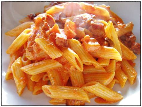 777 descubre cómo realizar recetas de comidas sencillas: Macarrones con chorizo - Revista Cocina