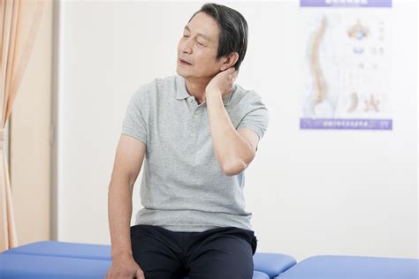 Neck Pain In Sports Causes Prevention And Acupuncture Treatments