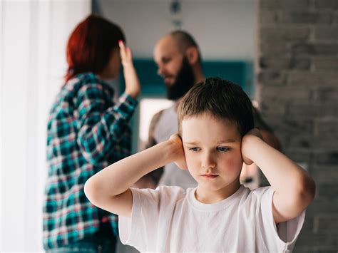 10 Toxic Behaviors From Parents That Make Children Less Functional In