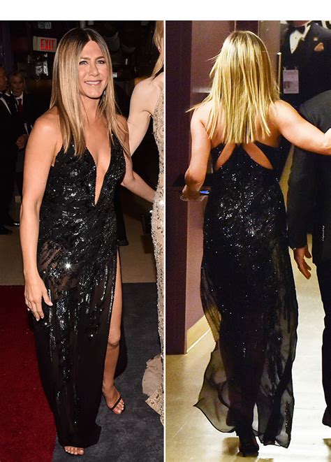 Photos Jennifer Anistons Oscar Dress — Flaunts Cleavage In Plunging