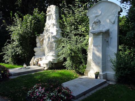 Brahms Grave In Vienna