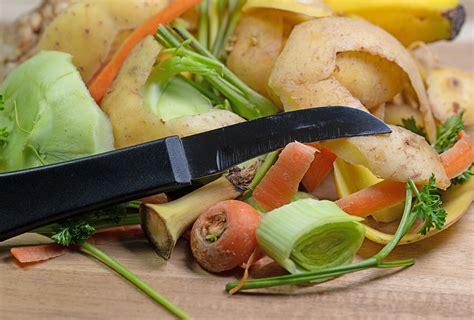 10 Surprising Uses Of Leftover Fruit And Vegetable Peels