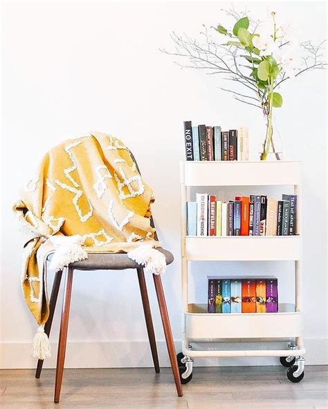17 Stylish Ways To Display Bookshelves With A Lot Of Books