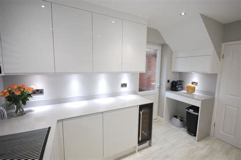 Ikea have both white and black carcasses, and one of the things that i wish i had done was have black the overall cost of the kitchen could have been cheaper by choosing a different worktop and cheaper. White gloss j-pull contemporary kitchen with light grey ...