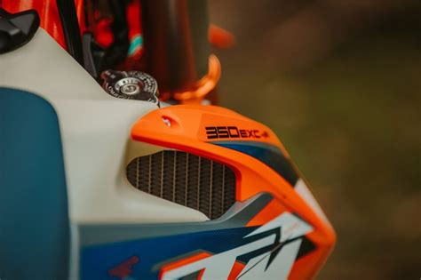 As its name suggests, this model is an homage to the exciting wess championship. Une série spéciale "WESS" de la KTM 350 EXC-F 2021 ...