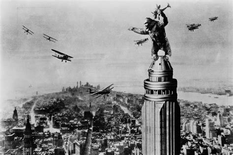 Collectibles Art Photographic Images King Kong Menacing Over City