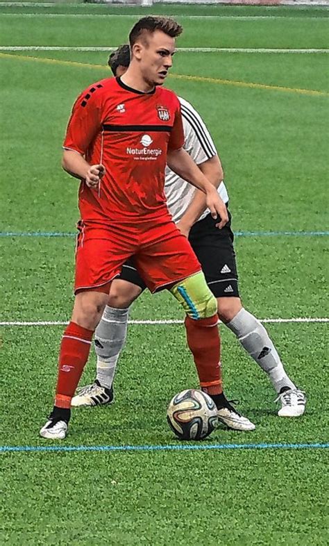 Mayer marx eisenmann was born circa 1772, at birth place, to marx menko. Fußball: FVLB II: Eine klare Geschichte - Fußball ...