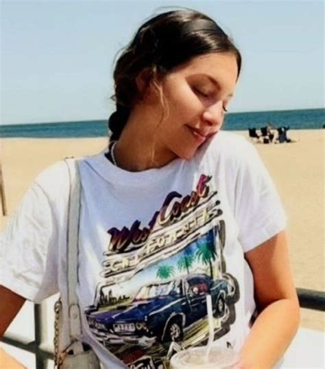 Olivia Rodrigo At The Beach Olivia Rares 💕 In 2022 Celebrities