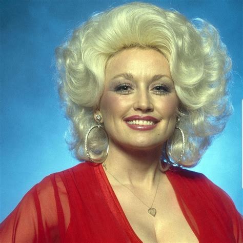 Pin By Stacey Taylor On My Peeps Dolly Parton Young Dolly Parton