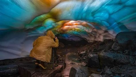 Nps Warns Of Dangers At Mt Rainier Ice Caves After Viral Rainbow Ice