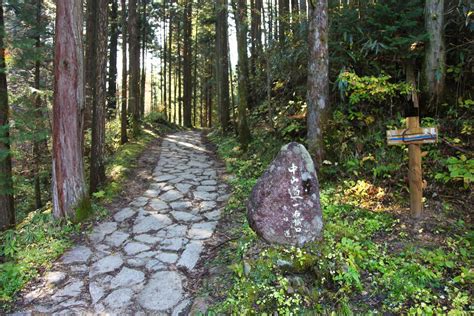 A moderate walking tour along an ancient thoroughfare through central japan. Nakasendo Hiking Trail | Self-guided Walking Tour | Oku Japan | Oku Japan
