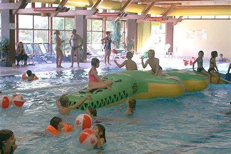Rutsche und sprunganlage, freibad, badesee und großer sauna. Schönwald - Hallenbad | Urlaubsland Baden-Württemberg