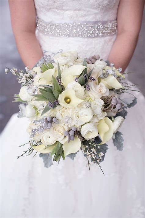 Winter Wedding Bouquets For Inspiration Omaha Lace Cleaners