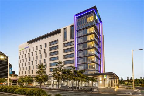 Holiday Inn Express And Suites Sunshine Coast Debuts In Australia