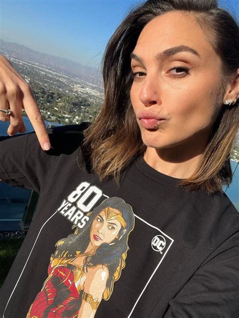 Mommy Gal Gadot Wants You To Fuck Her Throat And Cum On Her Wonder