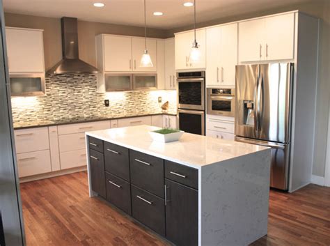 Amish custom kitchens, founded in 1996, is a chicagoland area kitchen design firm that specializes in handmade cabinetry from amish craftsmen in central illinois. Carmel Kitchen Specialists