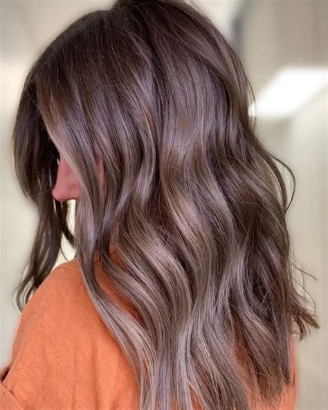 Attention Brunettes Ash Brown Hair Is The Hairstyle Trend For