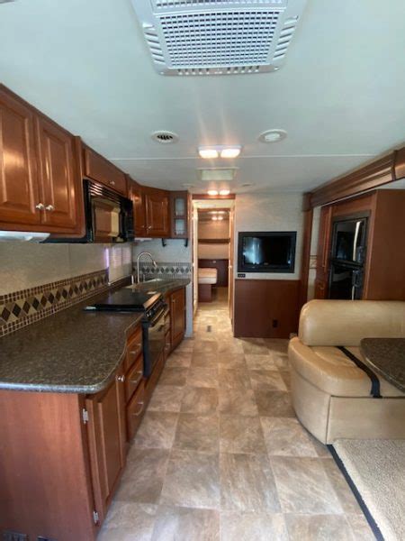 30ft Thor Daybreak W2 Slide Outs California Motor Home Rentals