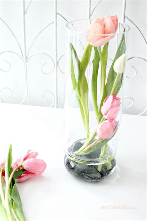 Modern And Simple Diy Tulip Arrangement Tulips Arrangement Modern