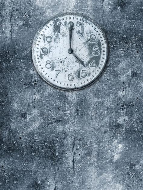 Grunge Background With Broken Clock — Stock Photo © Spaxiax 9313465