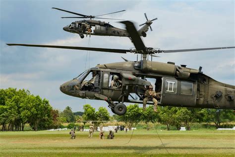 Uh 60 Blackhawk Training Fast Rope Military Machine