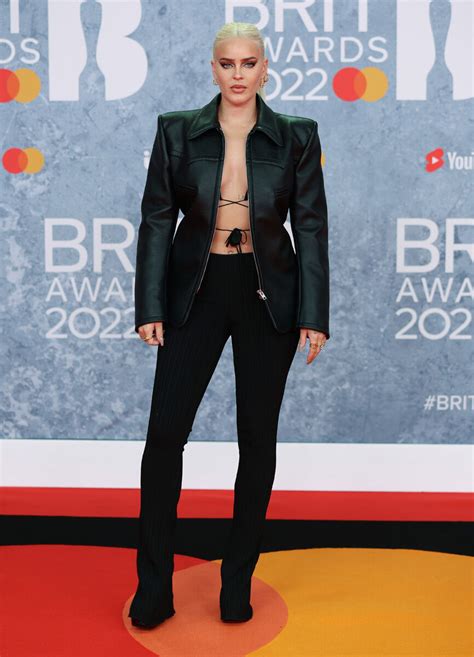 Brit Awards Anne Marie Moda EL MUNDO